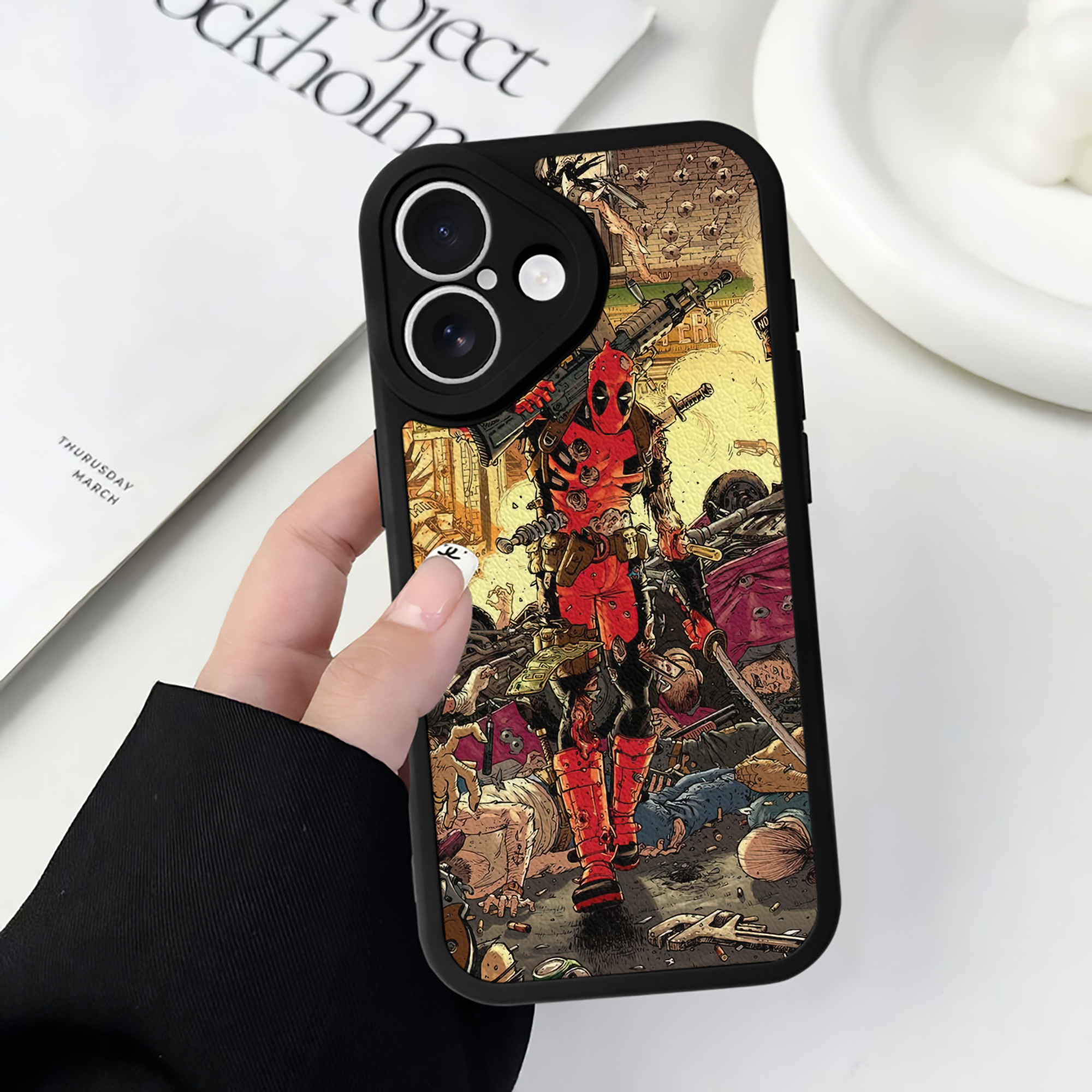 （画像用） Deadpool デッドプール 【iPhone 16シリーズ対応】シリコンスマホケース（レザー調） 材質：シリコン